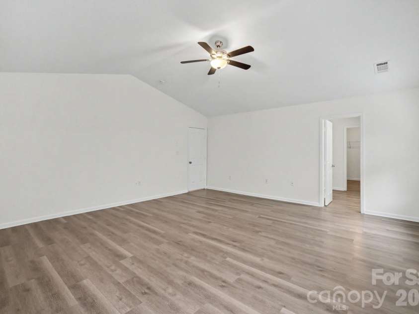 13827 Allison Forest Trail, Charlotte, NC 28278.  MLS# CAR4410675, YatesRealty ID 41500. 