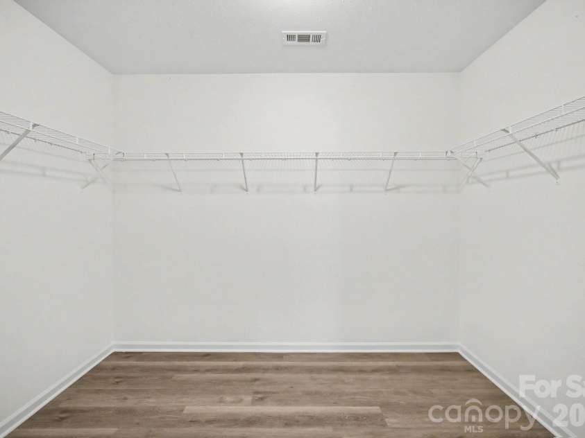 13827 Allison Forest Trail, Charlotte, NC 28278.  MLS# CAR4410675, YatesRealty ID 41500. 
