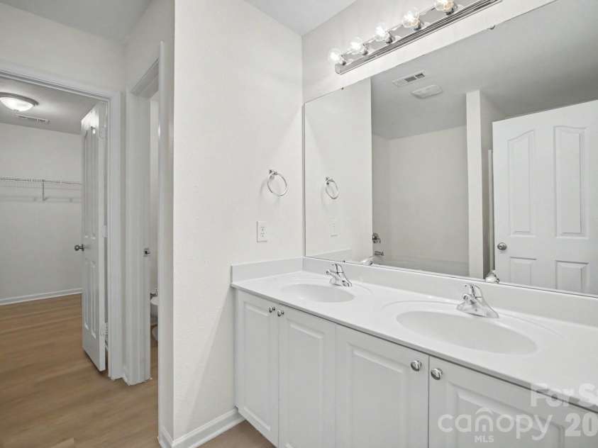 13827 Allison Forest Trail, Charlotte, NC 28278.  MLS# CAR4410675, YatesRealty ID 41500. 
