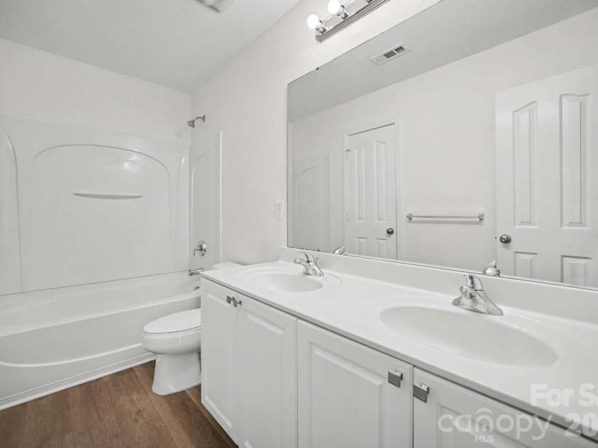13827 Allison Forest Trail, Charlotte, NC 28278.  MLS# CAR4410675, YatesRealty ID 41500. 