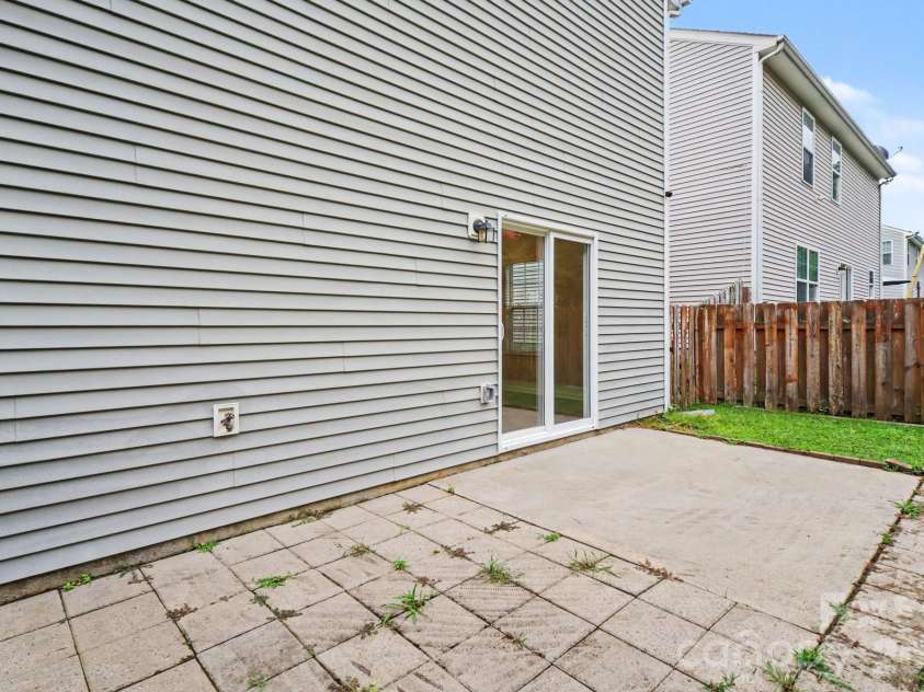 13827 Allison Forest Trail, Charlotte, NC 28278.  MLS# CAR4410675, YatesRealty ID 41500. 