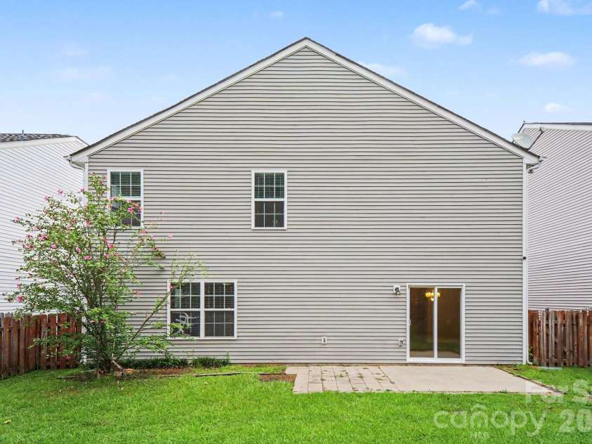 13827 Allison Forest Trail, Charlotte, NC 28278.  MLS# CAR4410675, YatesRealty ID 41500. 
