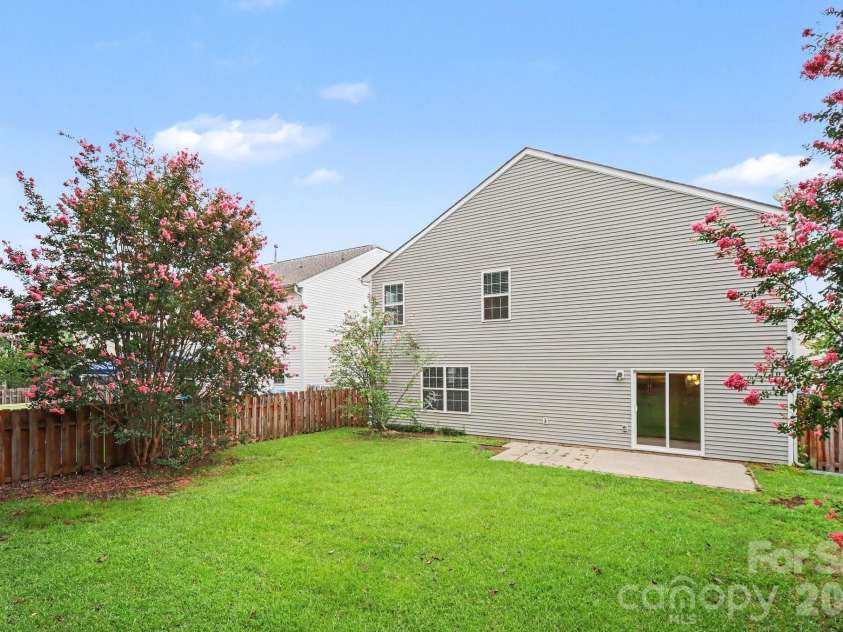 13827 Allison Forest Trail, Charlotte, NC 28278.  MLS# CAR4410675, YatesRealty ID 41500. 