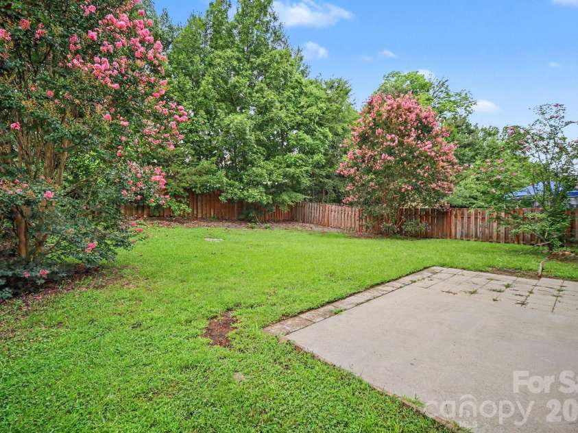 13827 Allison Forest Trail, Charlotte, NC 28278.  MLS# CAR4410675, YatesRealty ID 41500. 