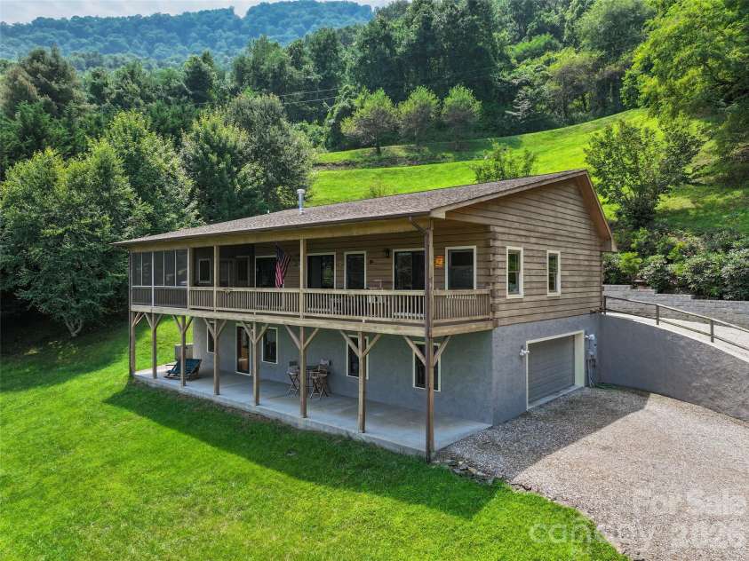 646 Trials Gap Drive, Waynesville, NC 28786.  MLS# CAR4409182, YatesRealty ID 41504. 