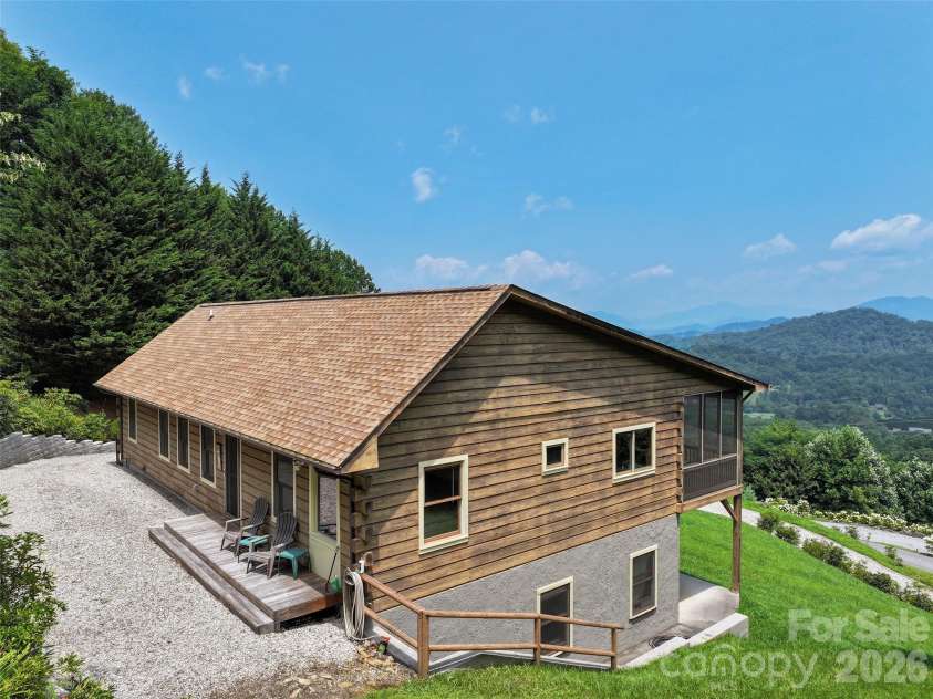 646 Trials Gap Drive, Waynesville, NC 28786.  MLS# CAR4409182, YatesRealty ID 41504. 