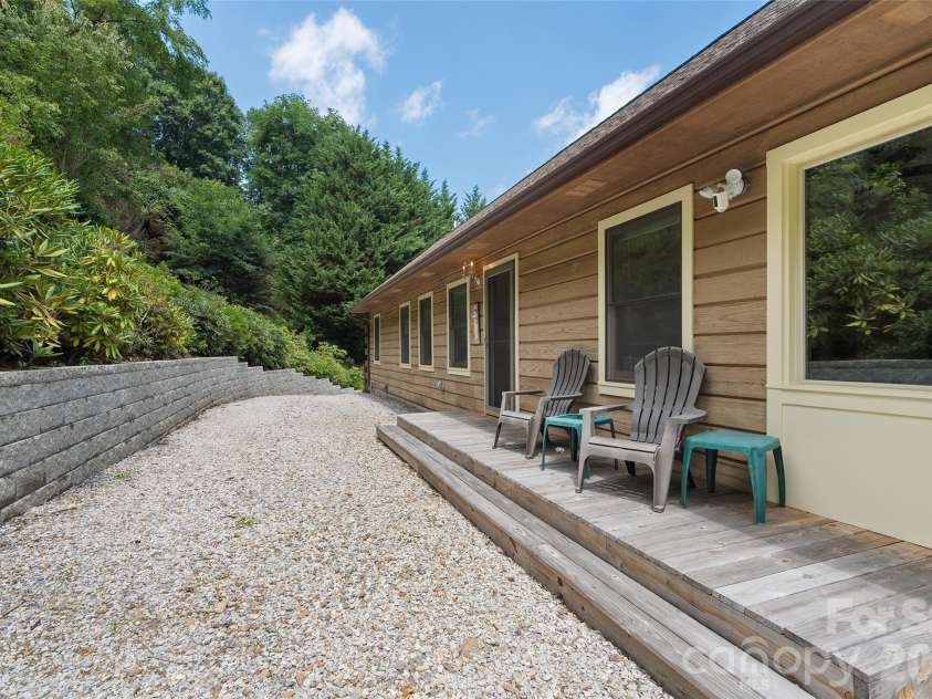 646 Trials Gap Drive, Waynesville, NC 28786.  MLS# CAR4409182, YatesRealty ID 41504. 