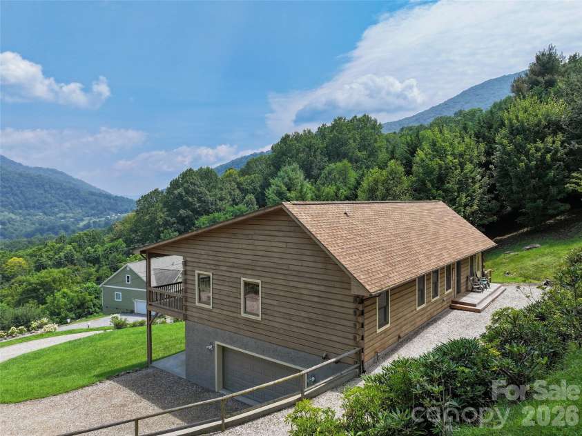 646 Trials Gap Drive, Waynesville, NC 28786.  MLS# CAR4409182, YatesRealty ID 41504. 
