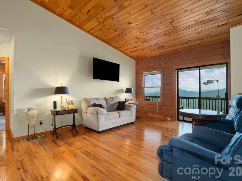646 Trials Gap Drive, Waynesville, NC 28786.  MLS# CAR4409182, YatesRealty ID 41504. 
