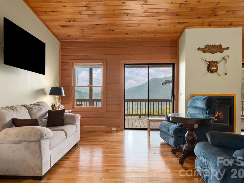 646 Trials Gap Drive, Waynesville, NC 28786.  MLS# CAR4409182, YatesRealty ID 41504. 