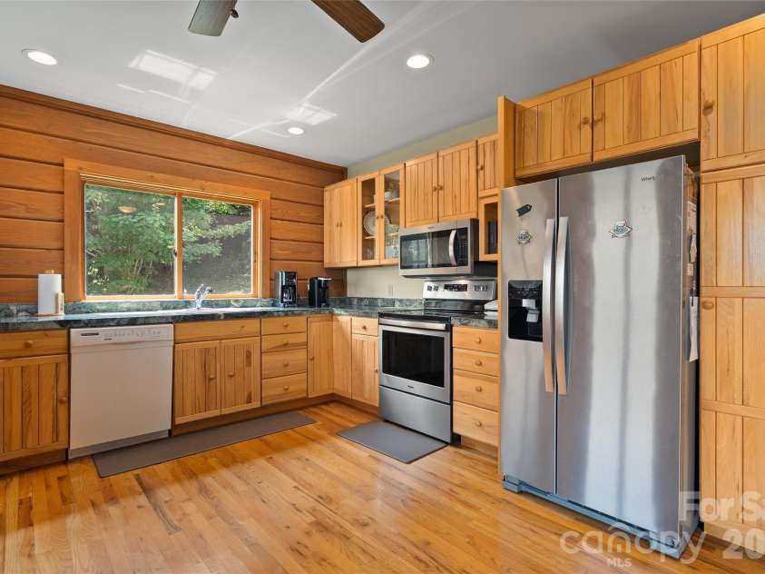 646 Trials Gap Drive, Waynesville, NC 28786.  MLS# CAR4409182, YatesRealty ID 41504. 