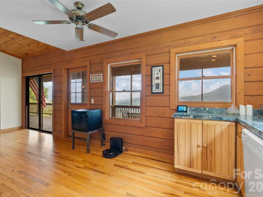 646 Trials Gap Drive, Waynesville, NC 28786.  MLS# CAR4409182, YatesRealty ID 41504. 