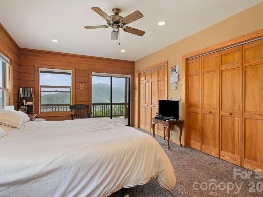 646 Trials Gap Drive, Waynesville, NC 28786.  MLS# CAR4409182, YatesRealty ID 41504. 