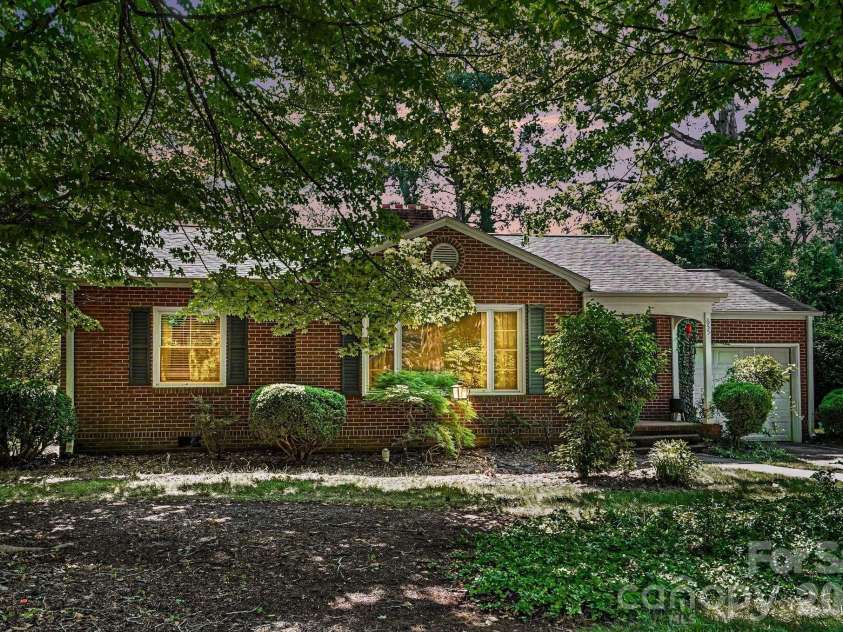 655 7th Street, Albemarle, NC 28001.  MLS# CAR4397716, YatesRealty ID 41505. 