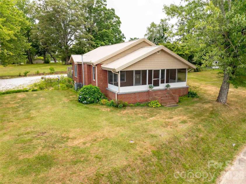 103 King Street, East Flat Rock, NC 28726.  MLS# CAR4411088, YatesRealty ID 41506. 