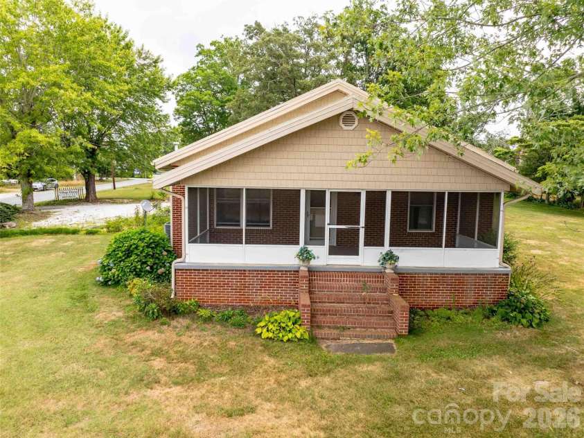 103 King Street, East Flat Rock, NC 28726.  MLS# CAR4411088, YatesRealty ID 41506. 