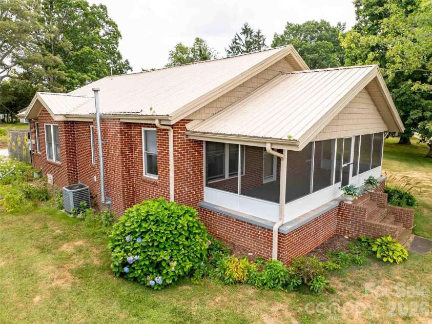 103 King Street, East Flat Rock, NC 28726.  MLS# CAR4411088, YatesRealty ID 41506. 