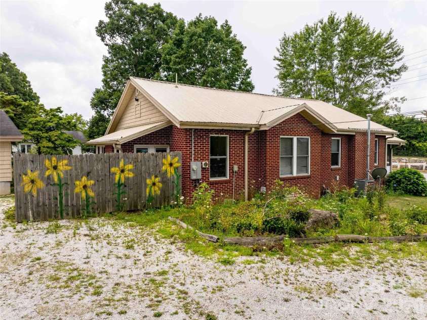 103 King Street, East Flat Rock, NC 28726.  MLS# CAR4411088, YatesRealty ID 41506. 