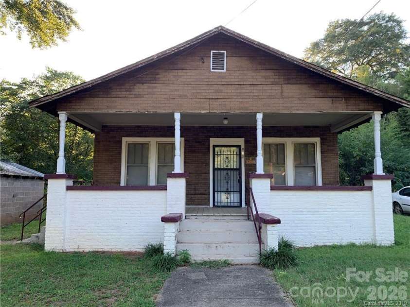 917 Logan Street, Shelby, NC 28150.  MLS# CAR4411759, YatesRealty ID 41507. 