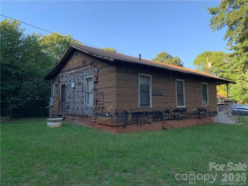 917 Logan Street, Shelby, NC 28150.  MLS# CAR4411759, YatesRealty ID 41507. 