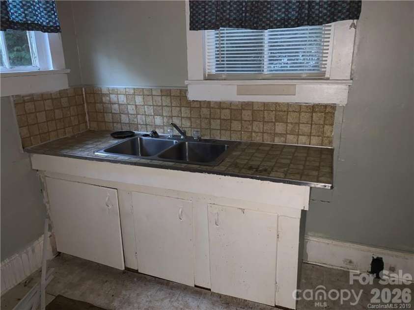 917 Logan Street, Shelby, NC 28150.  MLS# CAR4411759, YatesRealty ID 41507. 