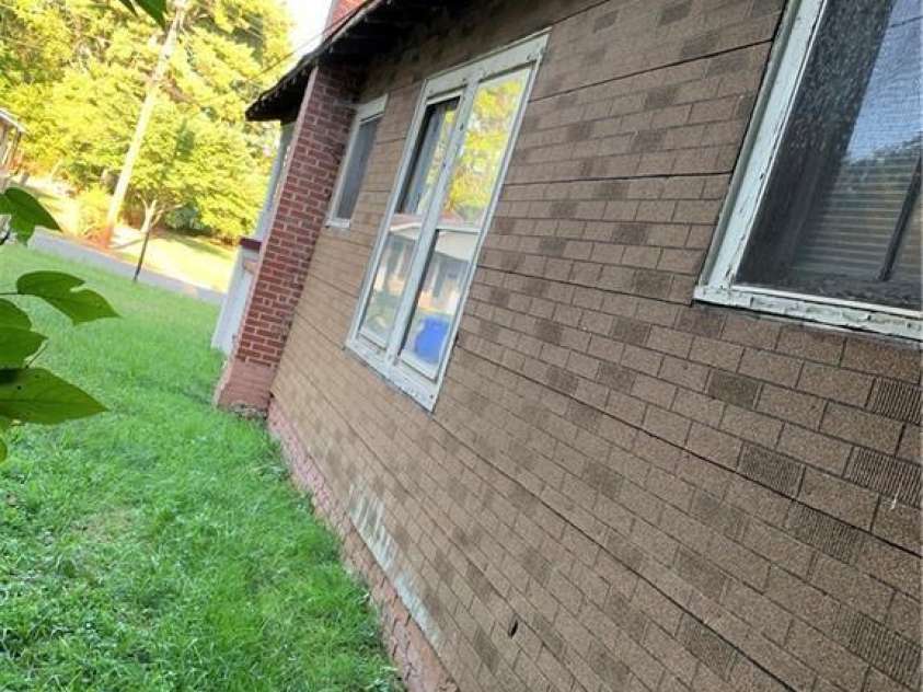 917 Logan Street, Shelby, NC 28150.  MLS# CAR4411759, YatesRealty ID 41507. 