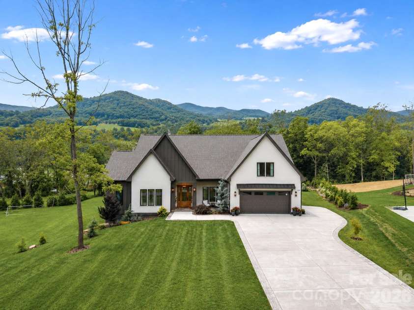 133 Annabelle Linn Drive, Fairview, NC 28730.  MLS# CAR4408603, YatesRealty ID 41509. 