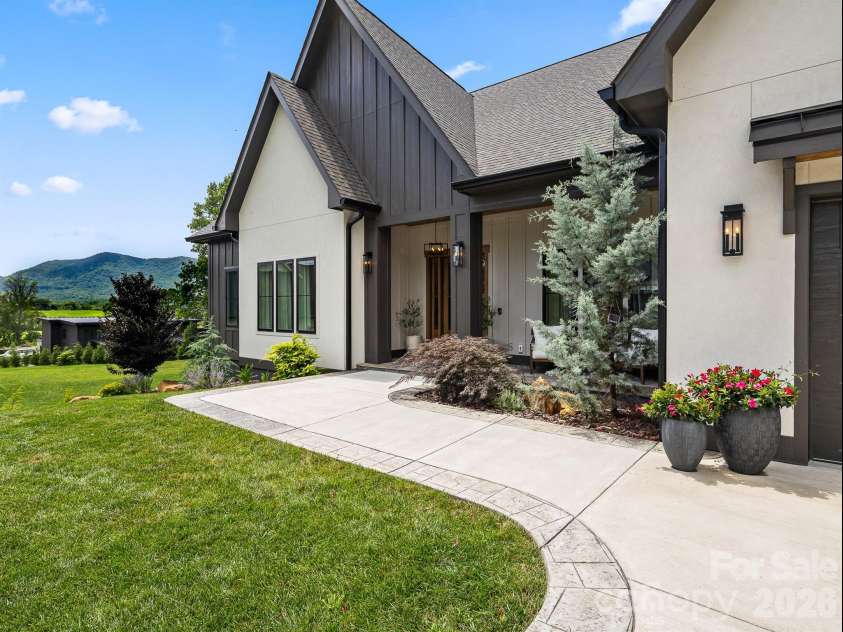 133 Annabelle Linn Drive, Fairview, NC 28730.  MLS# CAR4408603, YatesRealty ID 41509. 