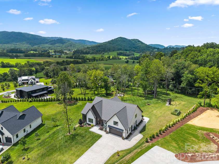133 Annabelle Linn Drive, Fairview, NC 28730.  MLS# CAR4408603, YatesRealty ID 41509. 