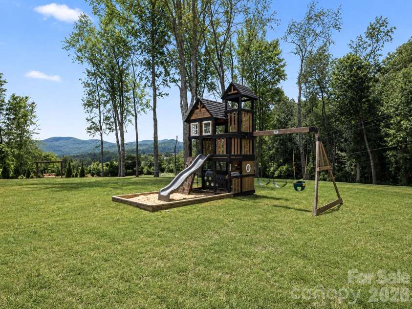 133 Annabelle Linn Drive, Fairview, NC 28730.  MLS# CAR4408603, YatesRealty ID 41509. 