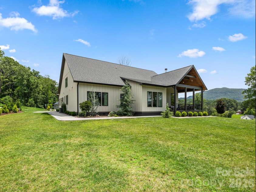133 Annabelle Linn Drive, Fairview, NC 28730.  MLS# CAR4408603, YatesRealty ID 41509. 