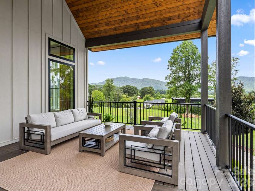 133 Annabelle Linn Drive, Fairview, NC 28730.  MLS# CAR4408603, YatesRealty ID 41509. 