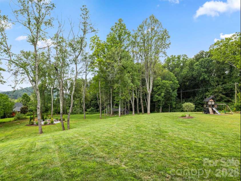 133 Annabelle Linn Drive, Fairview, NC 28730.  MLS# CAR4408603, YatesRealty ID 41509. 