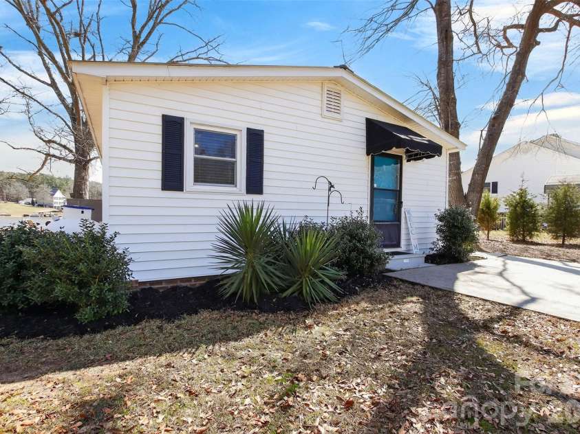 2466 Cottage Lane, Liberty Hill, SC 29074.  MLS# CAR4352753, YatesRealty ID 4151. 