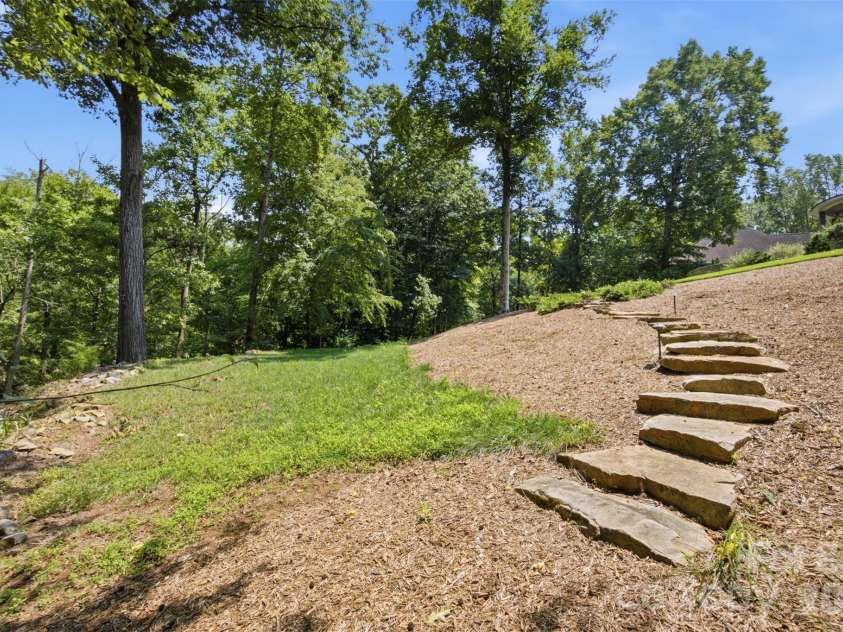 528 Stuart Ridge, Cramerton, NC 28032.  MLS# CAR4408813, YatesRealty ID 41511. 