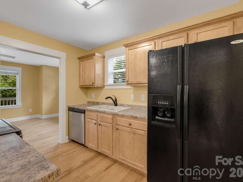 2 Cottage Cove Lane, Asheville, NC 28803.  MLS# CAR4405523, YatesRealty ID 41512. 