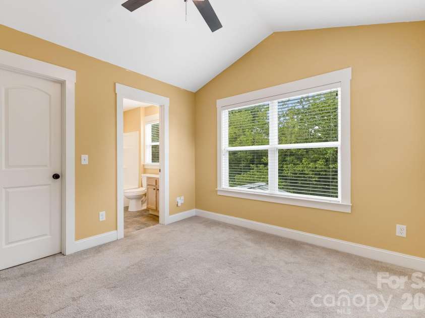 2 Cottage Cove Lane, Asheville, NC 28803.  MLS# CAR4405523, YatesRealty ID 41512. 