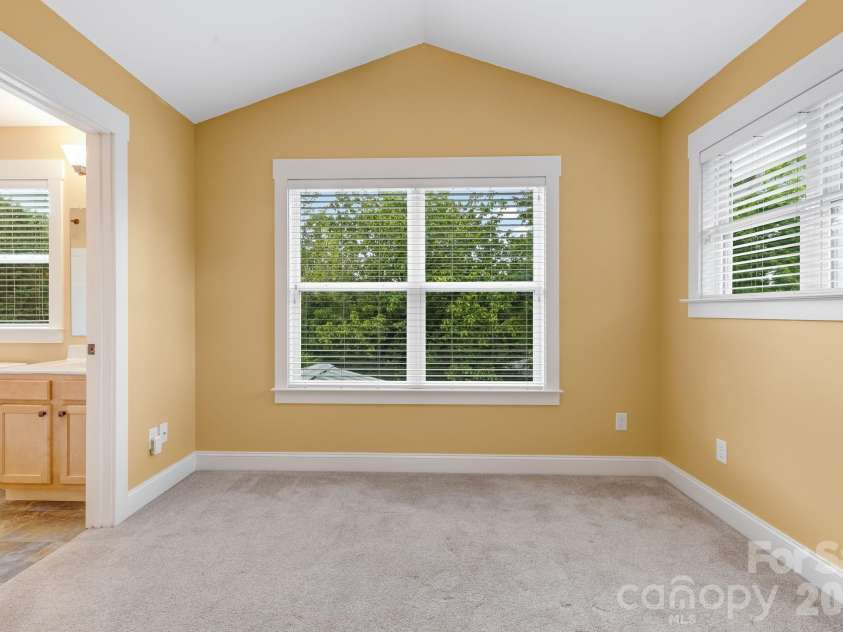 2 Cottage Cove Lane, Asheville, NC 28803.  MLS# CAR4405523, YatesRealty ID 41512. Vaulted Ceilings