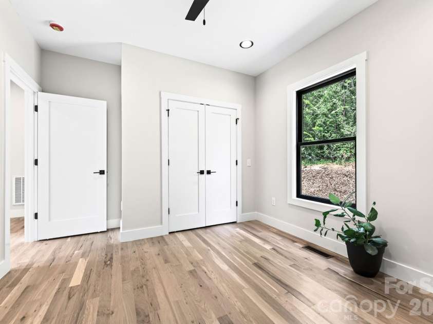 42 Busbee View Road, Asheville, NC 28803.  MLS# CAR4370127, YatesRealty ID 41513. 