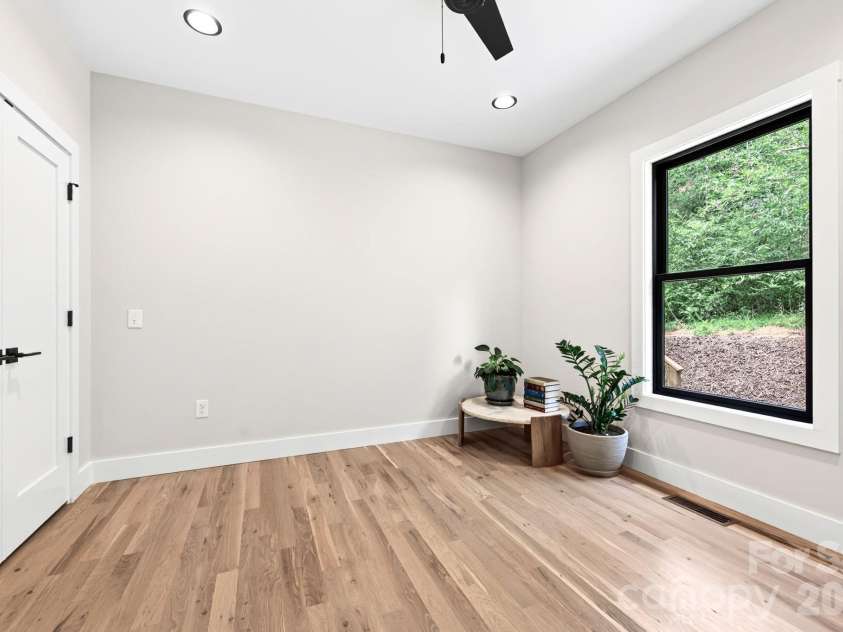 42 Busbee View Road, Asheville, NC 28803.  MLS# CAR4370127, YatesRealty ID 41513. 