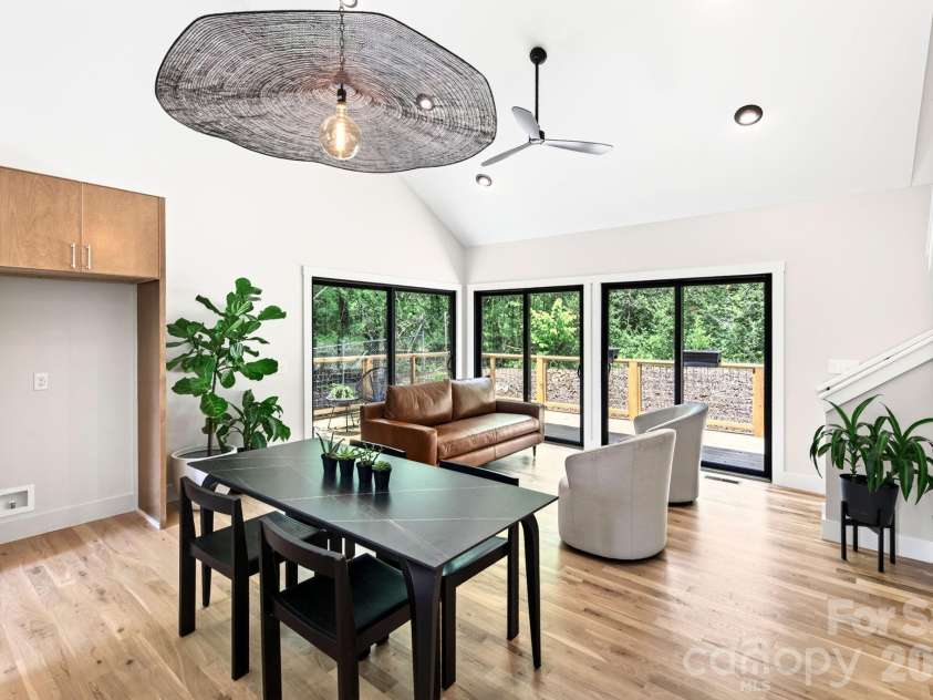 42 Busbee View Road, Asheville, NC 28803.  MLS# CAR4370127, YatesRealty ID 41513. 