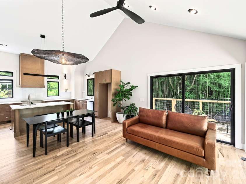 42 Busbee View Road, Asheville, NC 28803.  MLS# CAR4370127, YatesRealty ID 41513. 