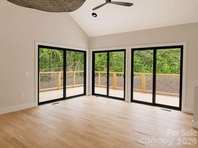 42 Busbee View Road, Asheville, NC 28803.  MLS# CAR4370127, YatesRealty ID 41513. 