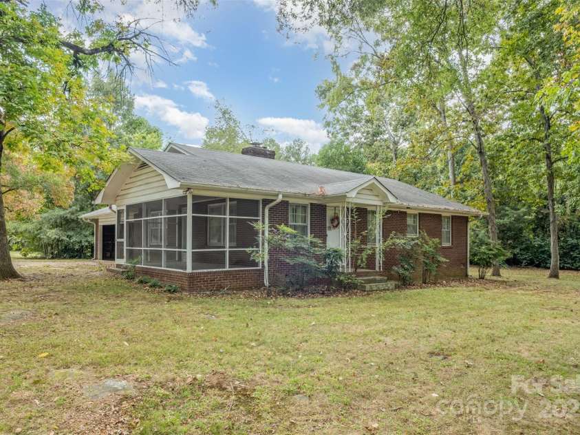 4617 Riverdale Drive, Charlotte, NC 28273.  MLS# CAR4307578, YatesRealty ID 41513. 