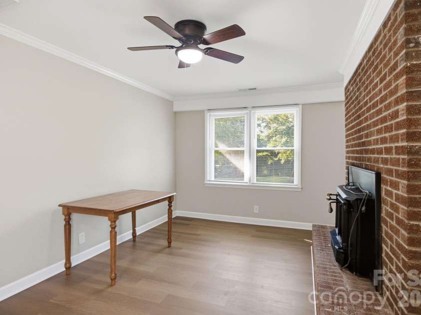 3123 Castle Avenue, Hickory, NC 28601.  MLS# CAR4404903, YatesRealty ID 41516. 