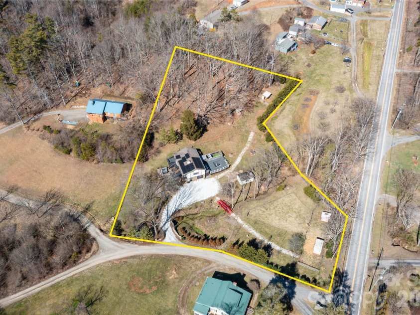 5 Northlake Drive, Weaverville, NC 28787.  MLS# CAR4407082, YatesRealty ID 41518. 