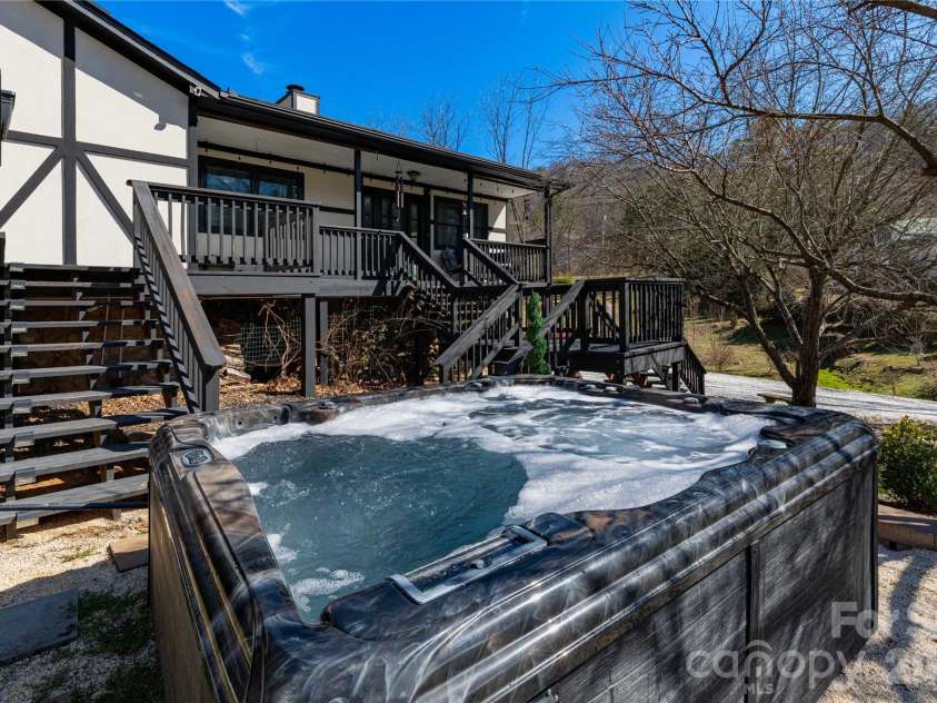 5 Northlake Drive, Weaverville, NC 28787.  MLS# CAR4407082, YatesRealty ID 41518. 