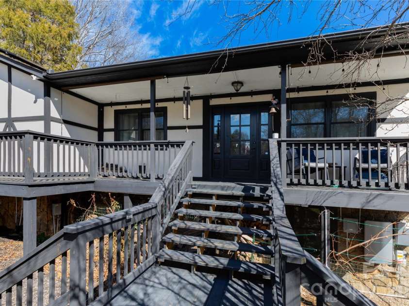 5 Northlake Drive, Weaverville, NC 28787.  MLS# CAR4407082, YatesRealty ID 41518. 