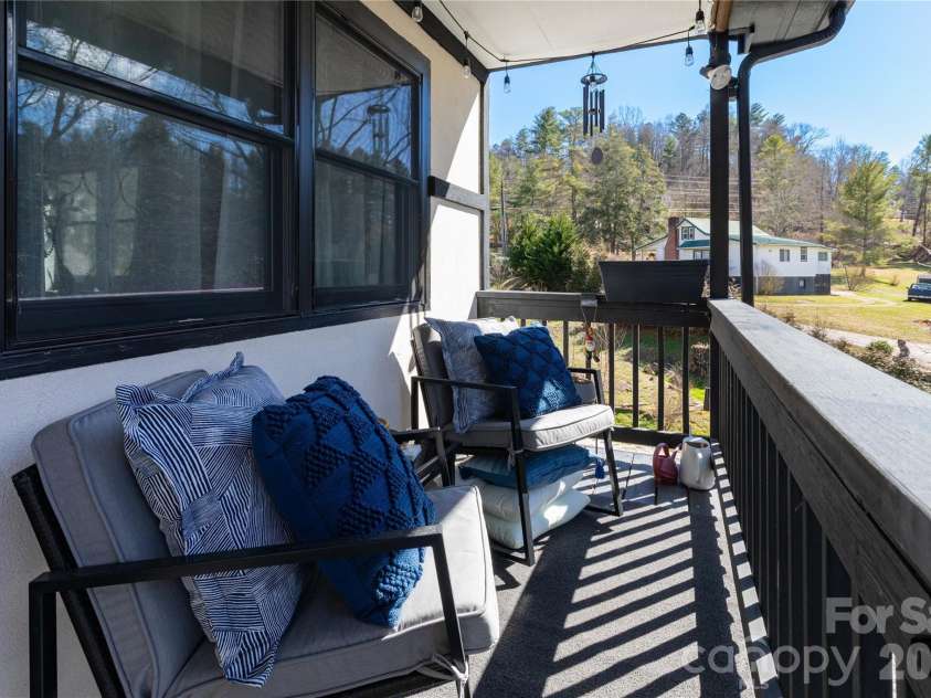 5 Northlake Drive, Weaverville, NC 28787.  MLS# CAR4407082, YatesRealty ID 41518. 