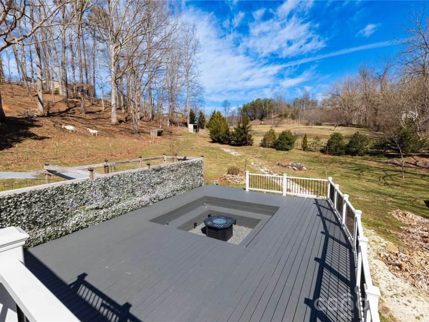 5 Northlake Drive, Weaverville, NC 28787.  MLS# CAR4407082, YatesRealty ID 41518. 